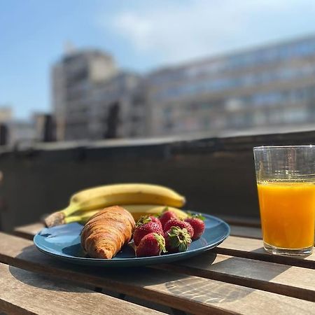 2 Bedroom Apartment With Terrace In City Center Bukarest Kültér fotó