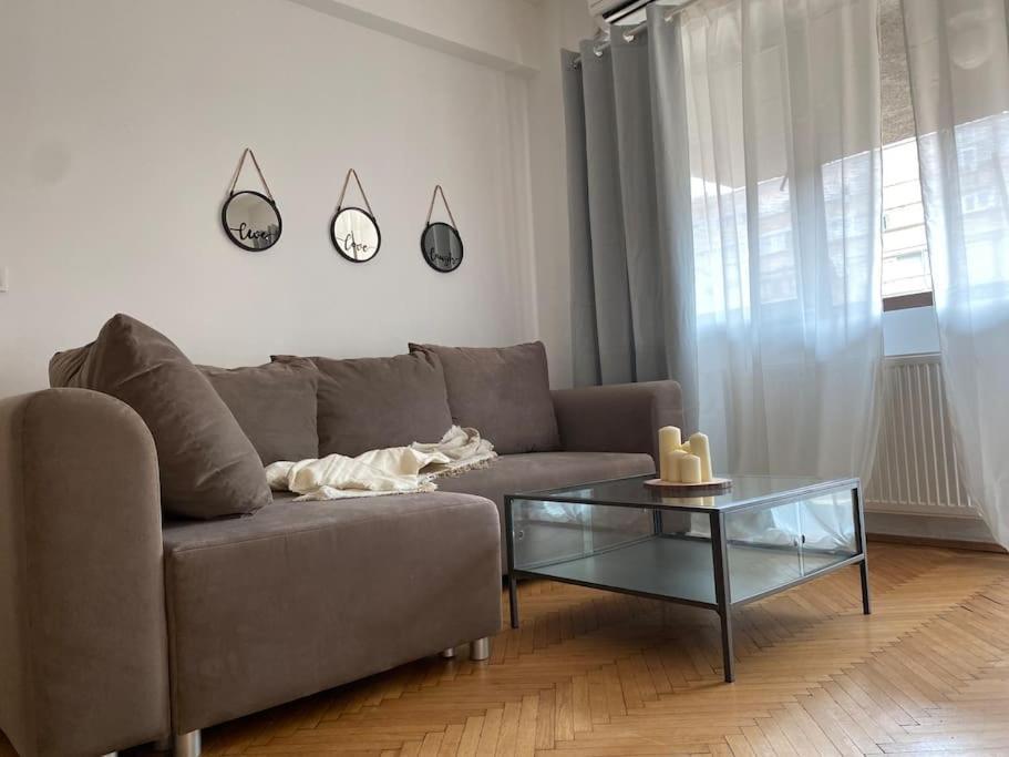 2 Bedroom Apartment With Terrace In City Center Bukarest Kültér fotó